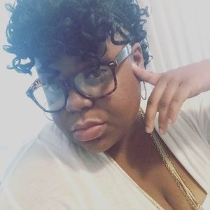 Meet your Posher, Antoneya